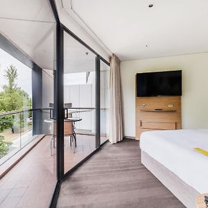 One-Bedroom King Suite